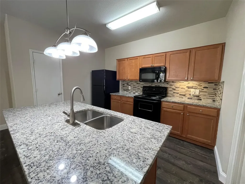 1237 Grand Central Parkway Fort Worth TX 76131
