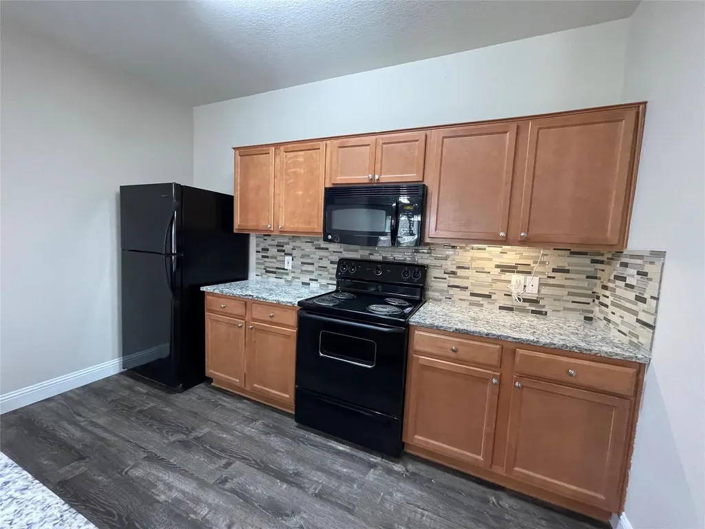 1237 Grand Central Parkway Fort Worth TX 76131