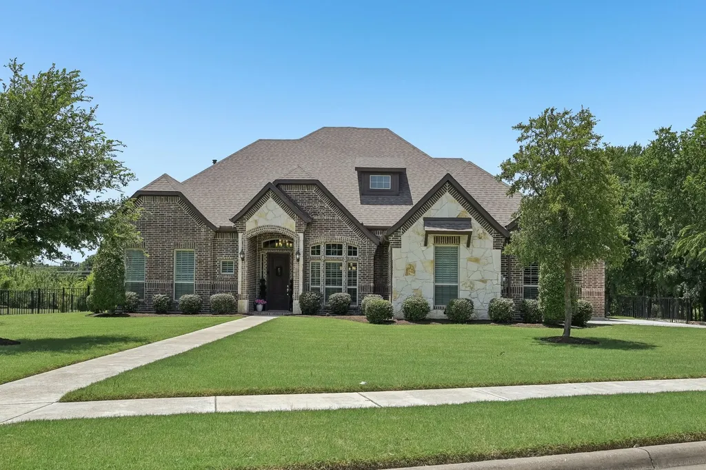 204 Falcon Point Drive Heath TX 75032