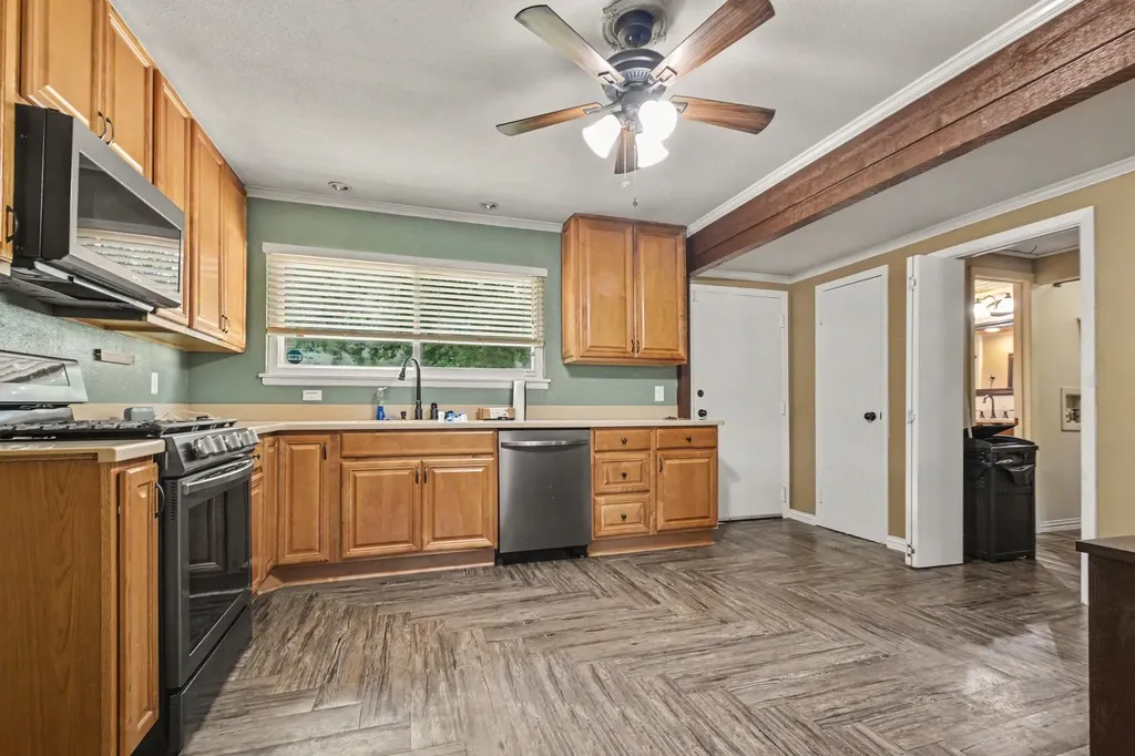 2520 Collingwood Drive Farmers Branch TX 75234