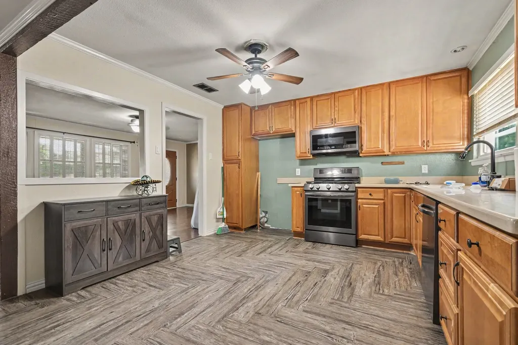 2520 Collingwood Drive Farmers Branch TX 75234