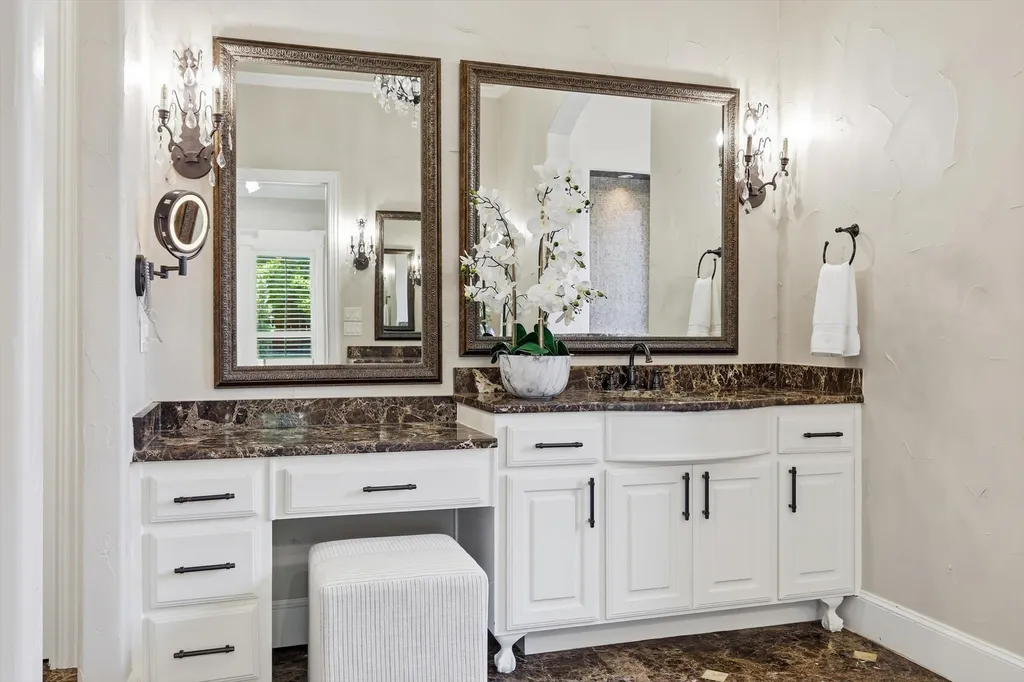 1805 Grosvenor Green Colleyville TX 76034
