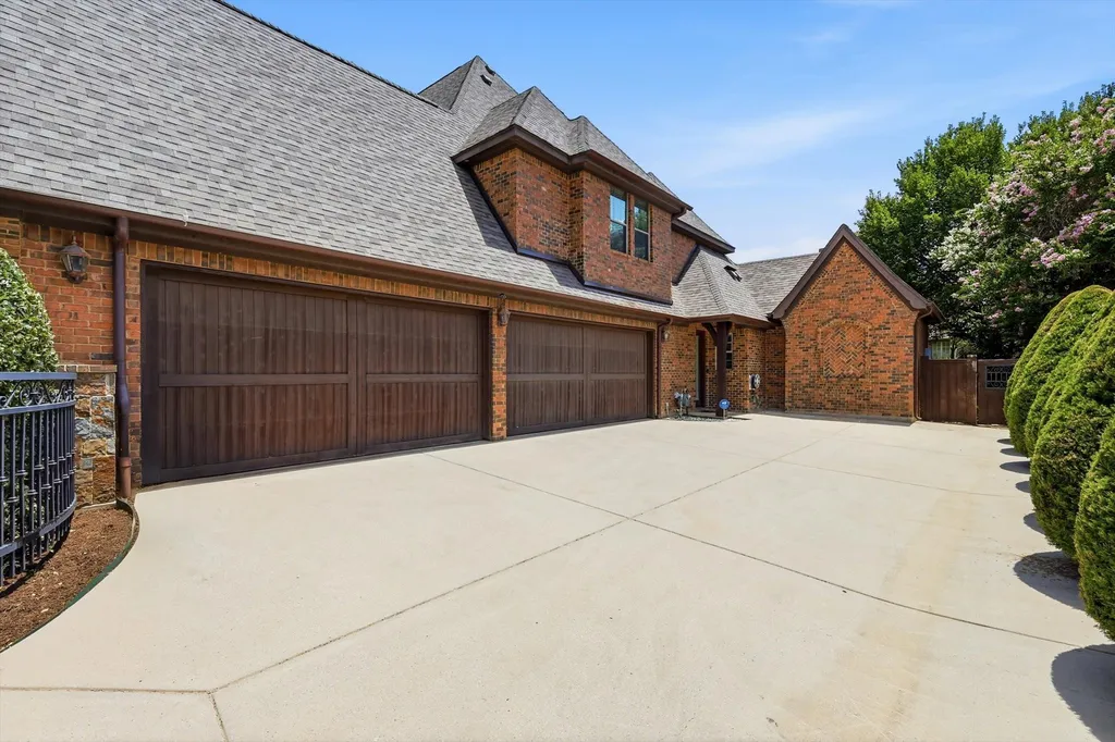 1805 Grosvenor Green Colleyville TX 76034