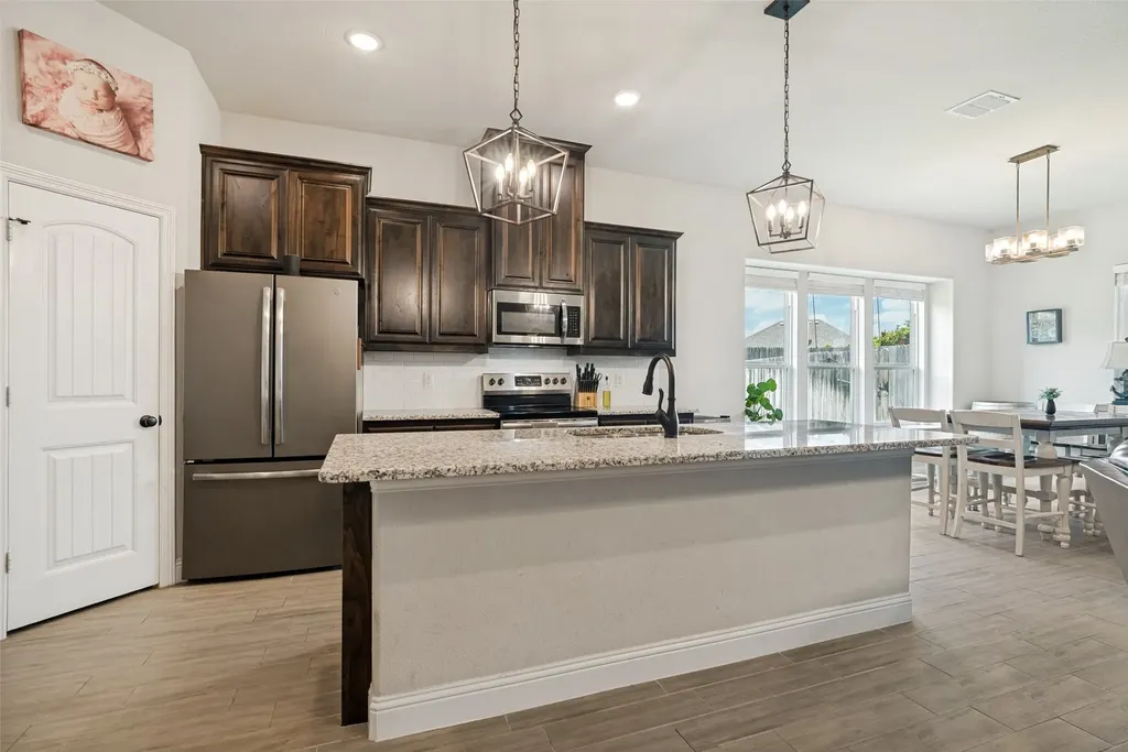 2108 Hill Crest Court Weatherford TX 76086