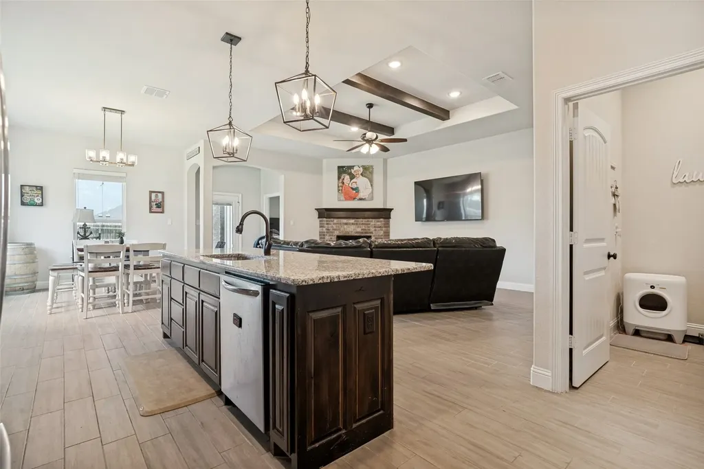 2108 Hill Crest Court Weatherford TX 76086