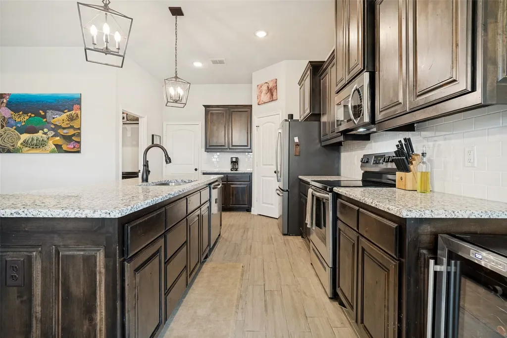 2108 Hill Crest Court Weatherford TX 76086