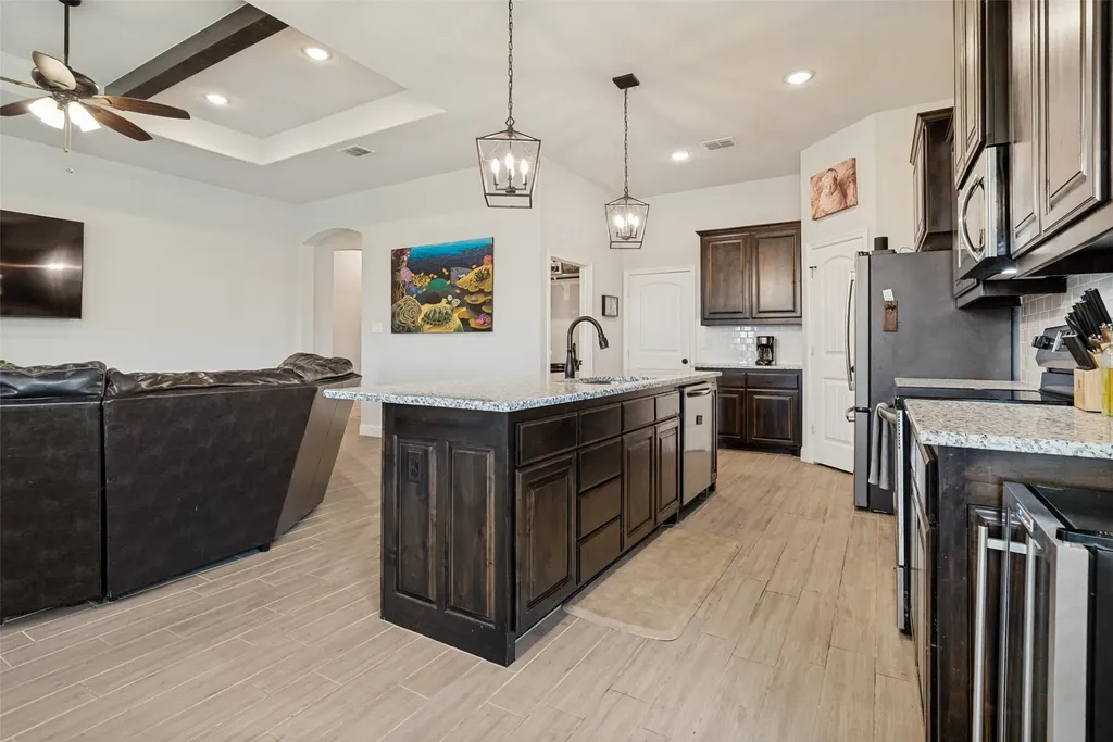 2108 Hill Crest Court Weatherford TX 76086