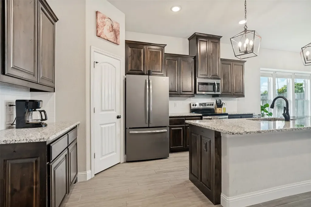 2108 Hill Crest Court Weatherford TX 76086