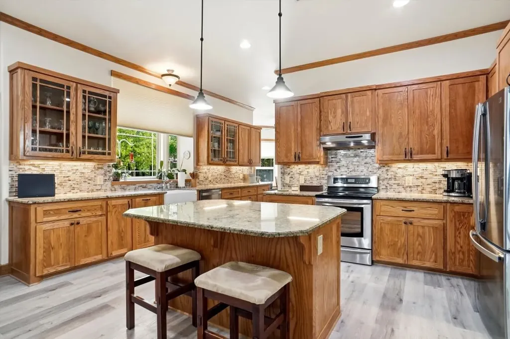 1773 Cr 2540 Mineola TX 75773