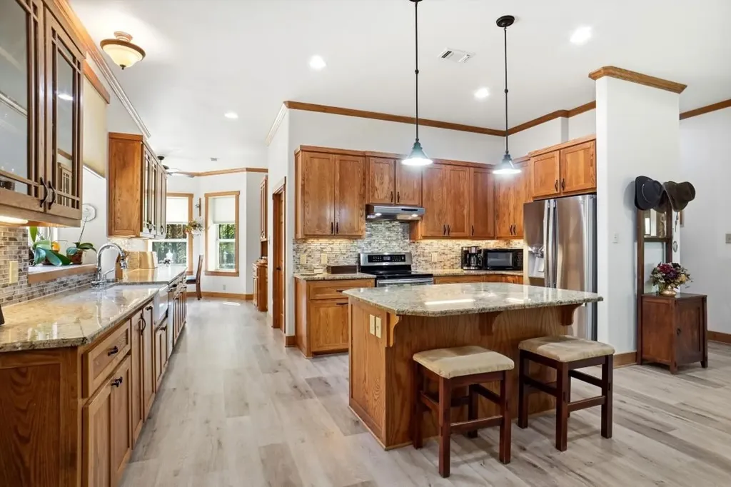 1773 Cr 2540 Mineola TX 75773