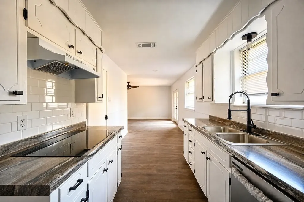 3856 Brambleton Place Forest Hill TX 76119