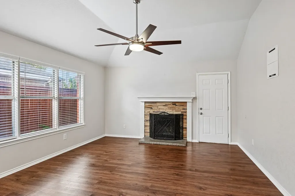 4220 Maryanne Place Haltom City TX 76137