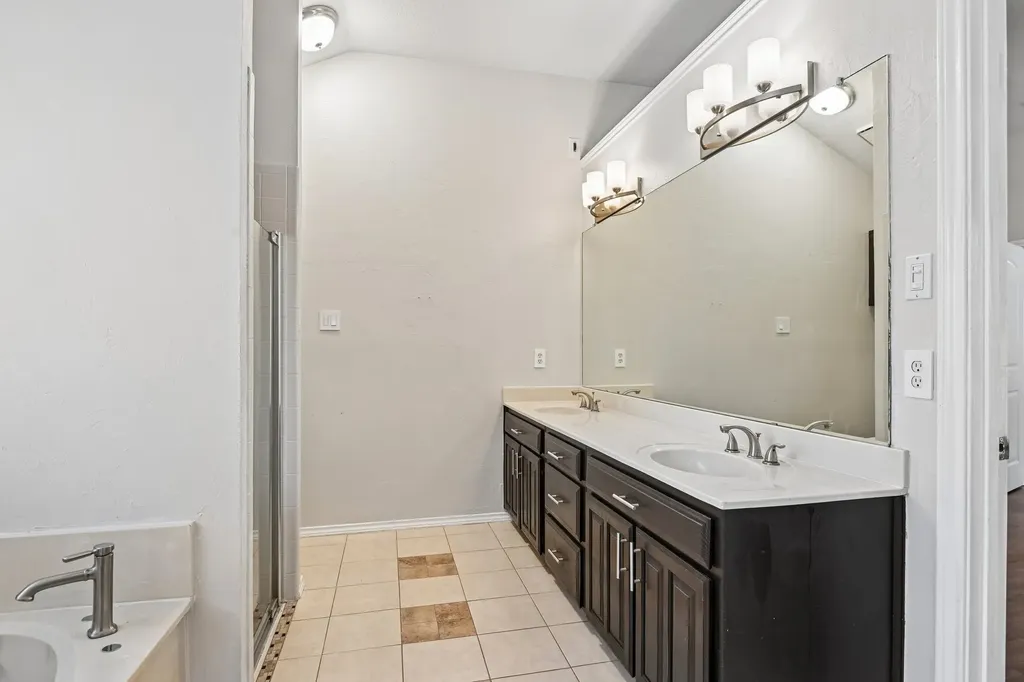4220 Maryanne Place Haltom City TX 76137