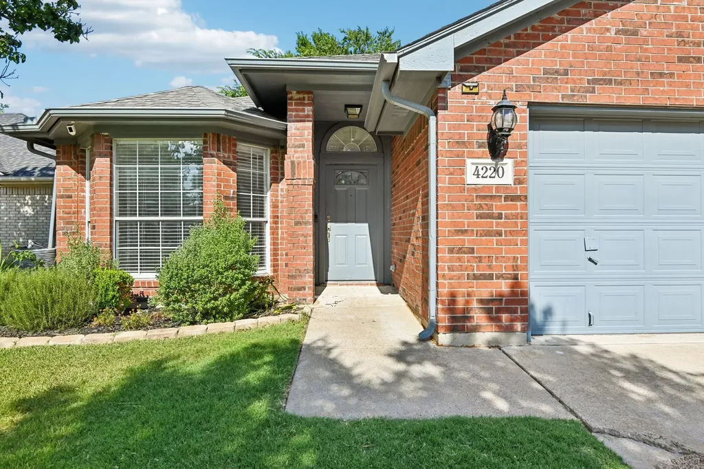 4220 Maryanne Place Haltom City TX 76137