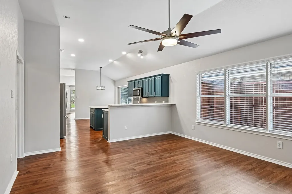 4220 Maryanne Place Haltom City TX 76137
