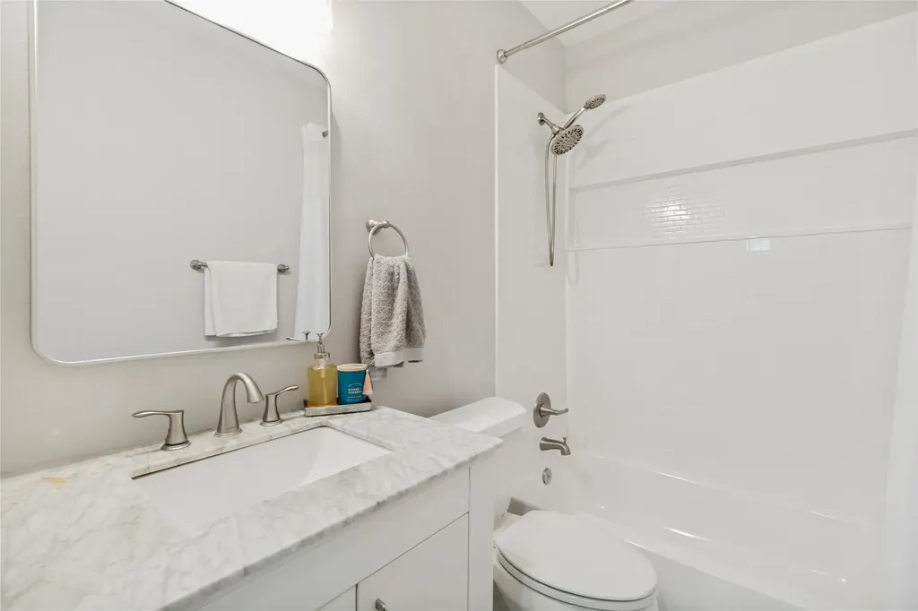 1023 Mount Auburn Avenue Dallas TX 75223
