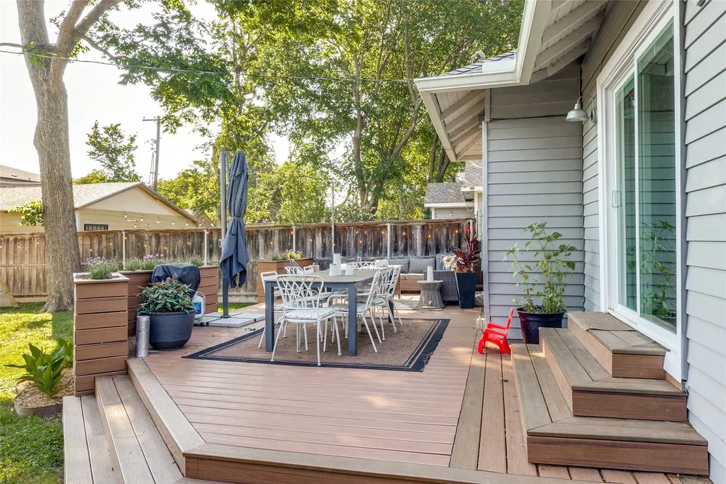 1023 Mount Auburn Avenue Dallas TX 75223