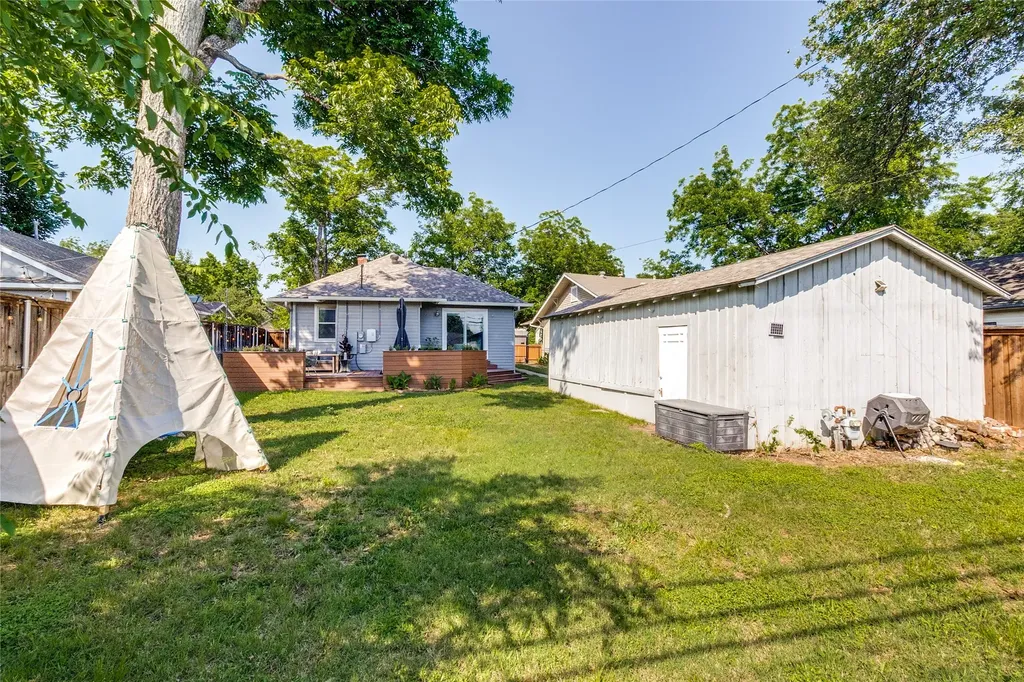 1023 Mount Auburn Avenue Dallas TX 75223