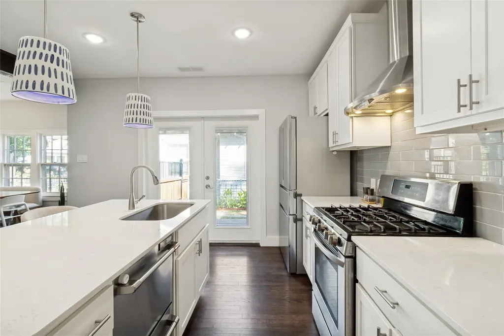1023 Mount Auburn Avenue Dallas TX 75223