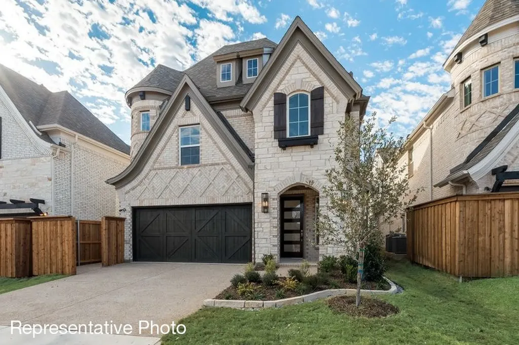 1525 Euclid Alley Corinth TX 76208