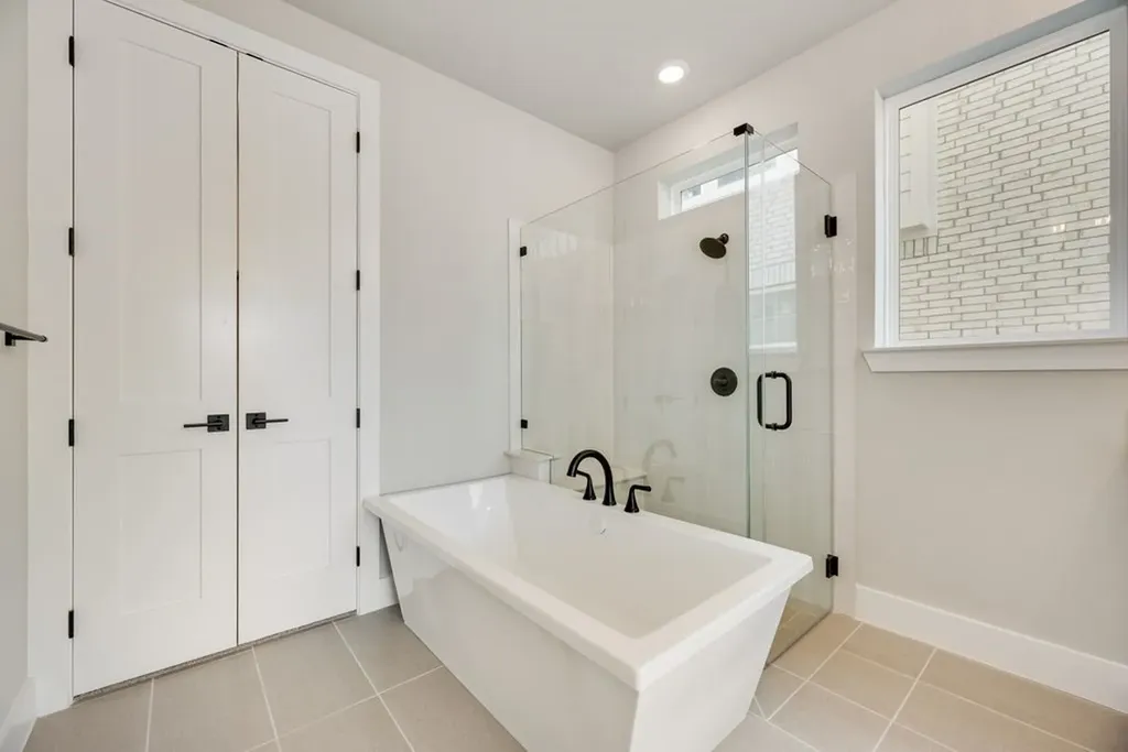 1525 Euclid Alley Corinth TX 76208