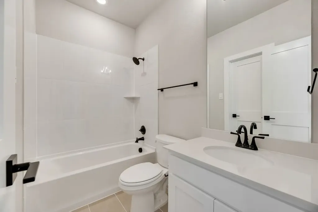 1525 Euclid Alley Corinth TX 76208