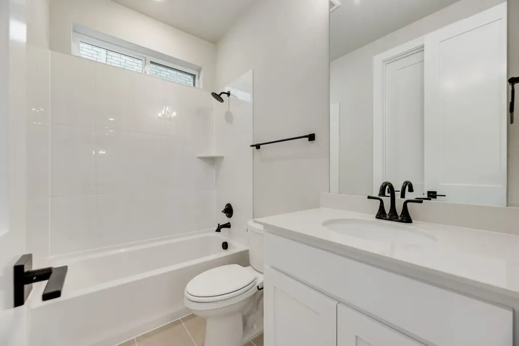 1525 Euclid Alley Corinth TX 76208