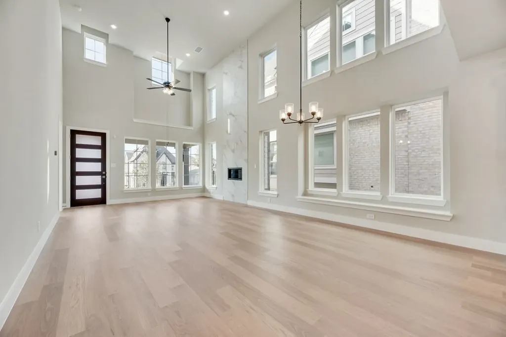 1525 Euclid Alley Corinth TX 76208