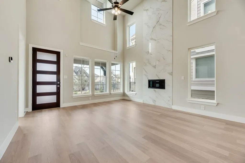 1525 Euclid Alley Corinth TX 76208