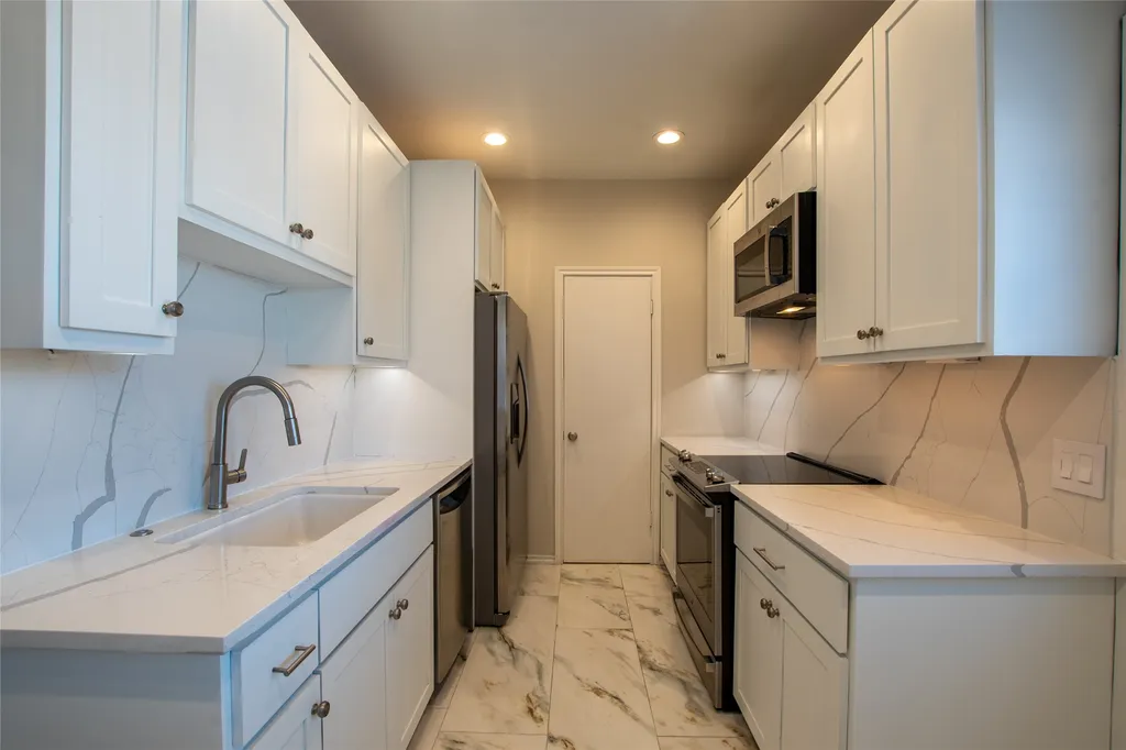 10734 Park Village Place Dallas TX 75230