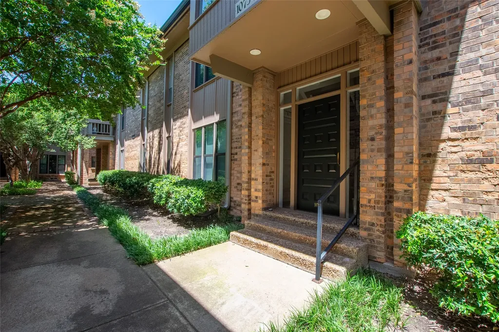10734 Park Village Place Dallas TX 75230