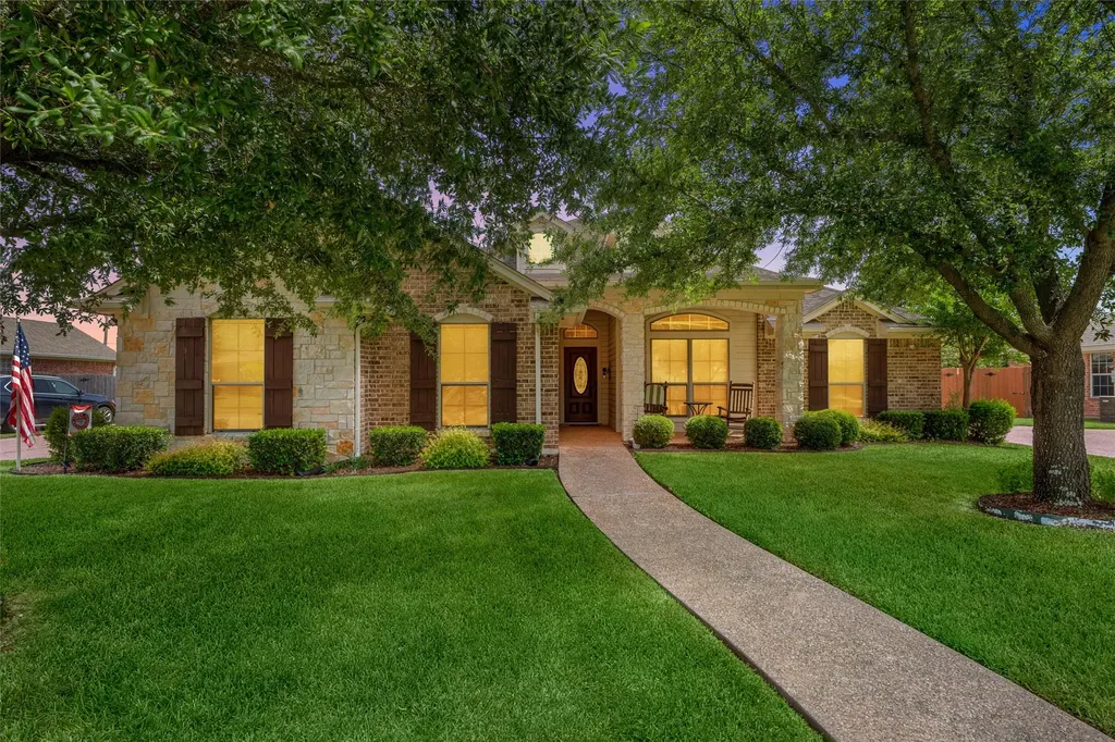 208 Silver Spur Trail Mcgregor TX 76657