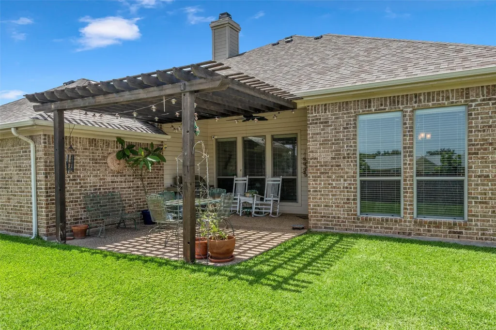 208 Silver Spur Trail Mcgregor TX 76657