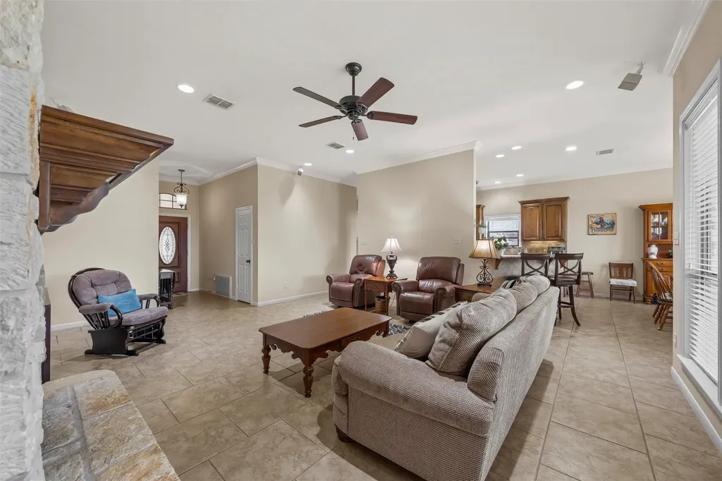 208 Silver Spur Trail Mcgregor TX 76657