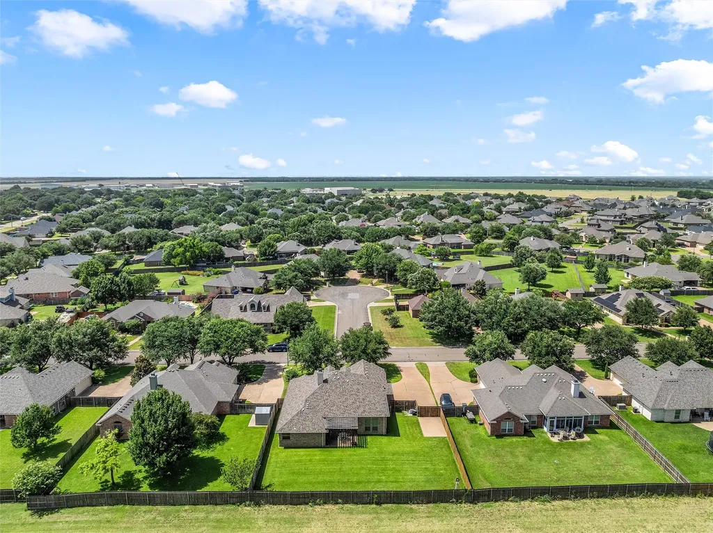 208 Silver Spur Trail Mcgregor TX 76657