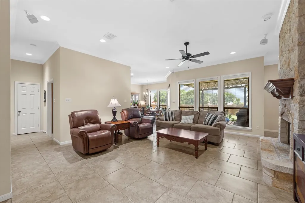 208 Silver Spur Trail Mcgregor TX 76657