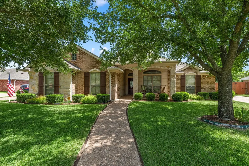 208 Silver Spur Trail Mcgregor TX 76657