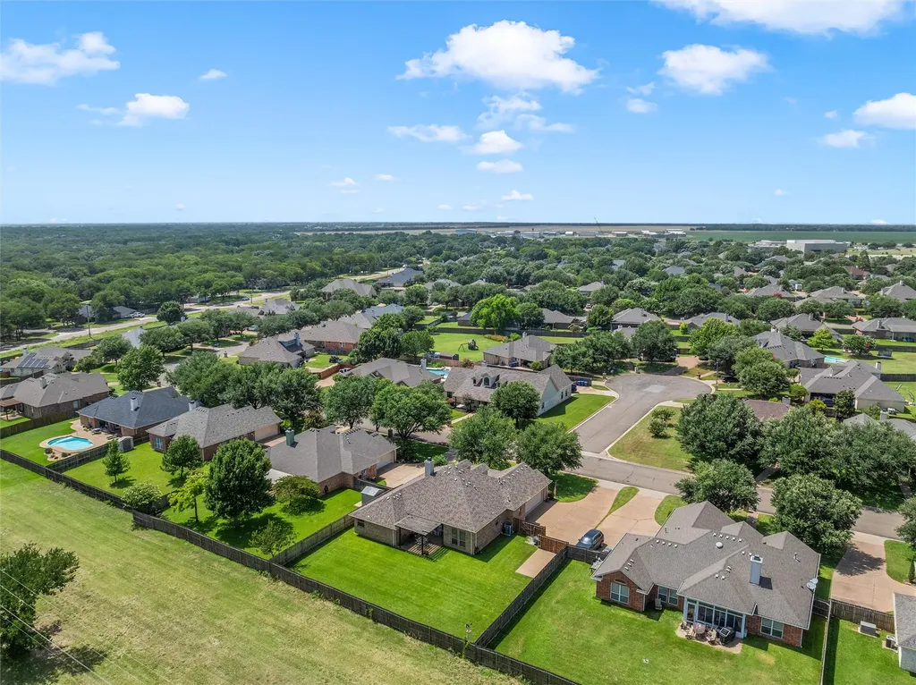 208 Silver Spur Trail Mcgregor TX 76657