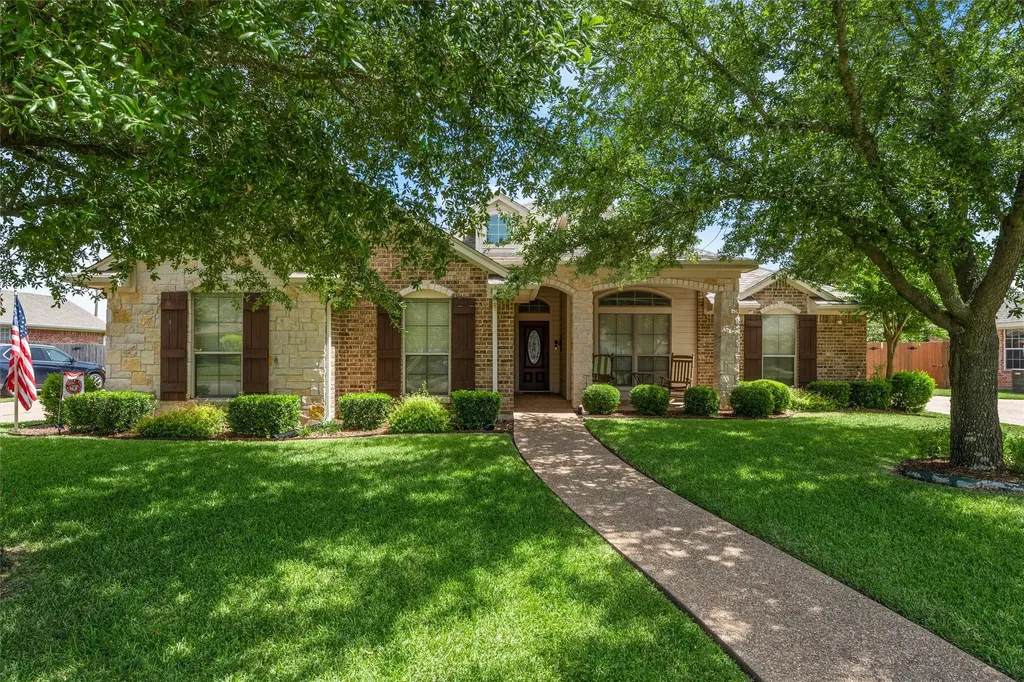 208 Silver Spur Trail Mcgregor TX 76657