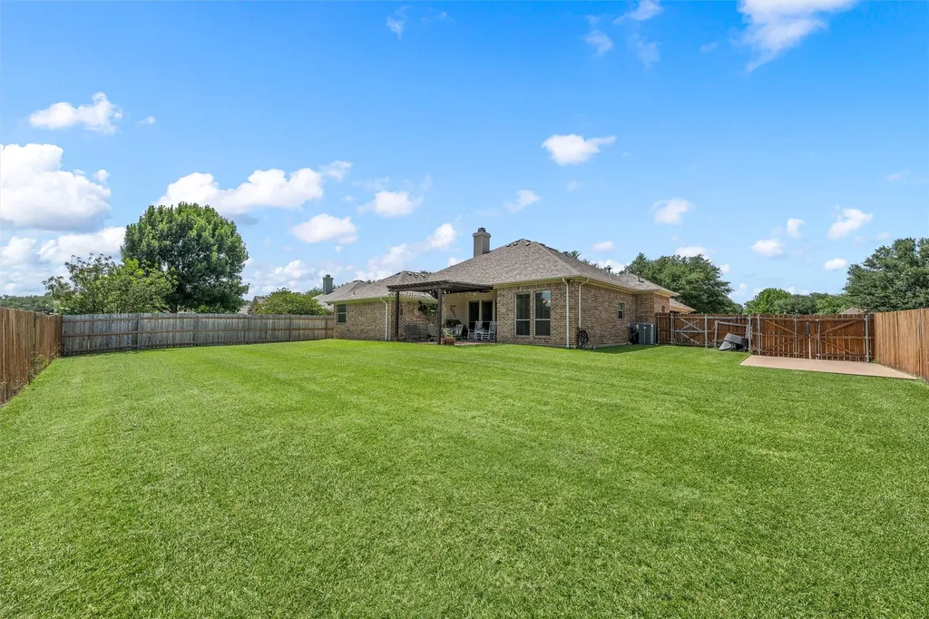 208 Silver Spur Trail Mcgregor TX 76657