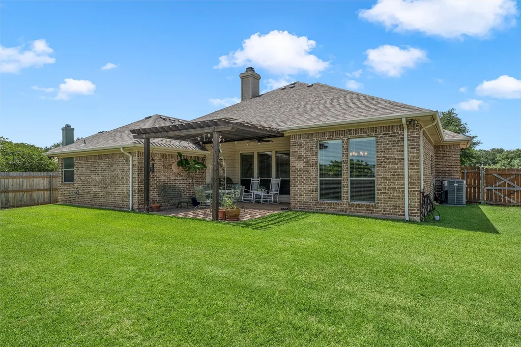 208 Silver Spur Trail Mcgregor TX 76657