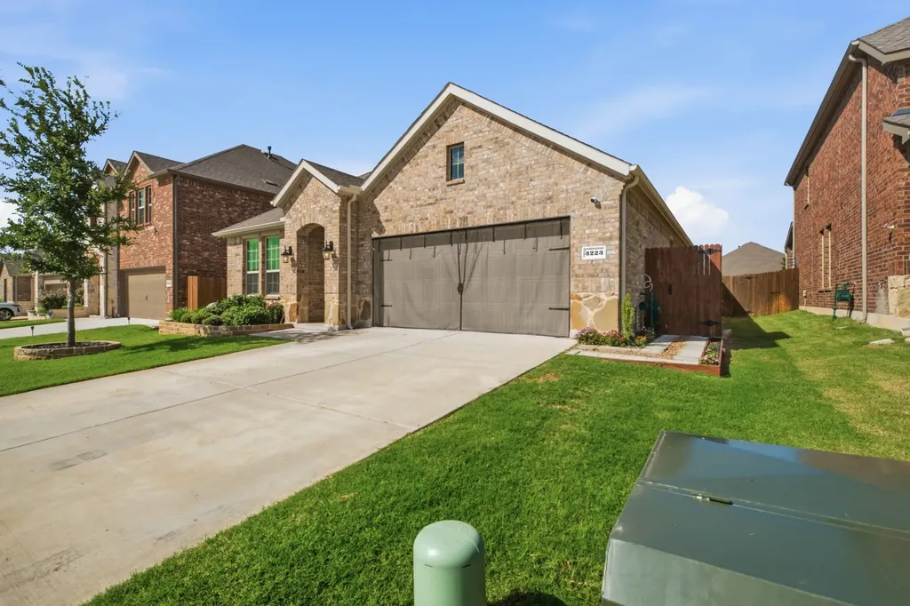 3223 Hunters Glen Drive Aubrey TX 76227
