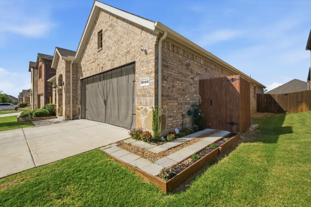 3223 Hunters Glen Drive Aubrey TX 76227