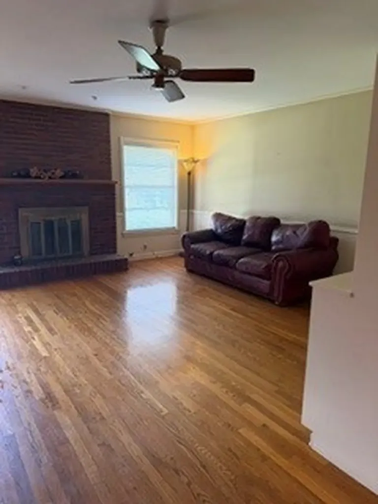 1906 E Beverly Drive Corsicana TX 75110