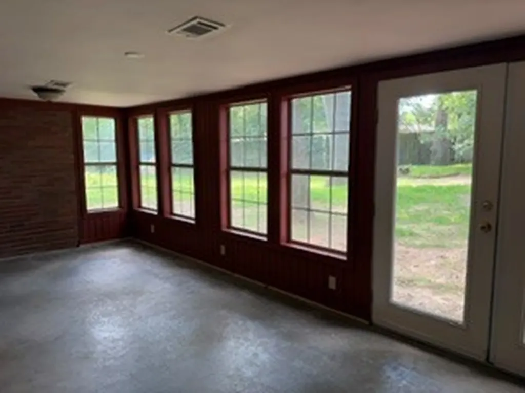 1906 E Beverly Drive Corsicana TX 75110