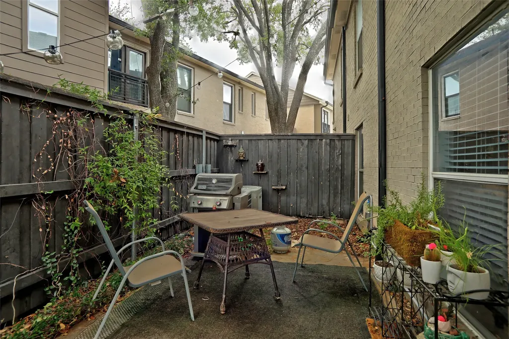 7736 Meadow Road Dallas TX 75230
