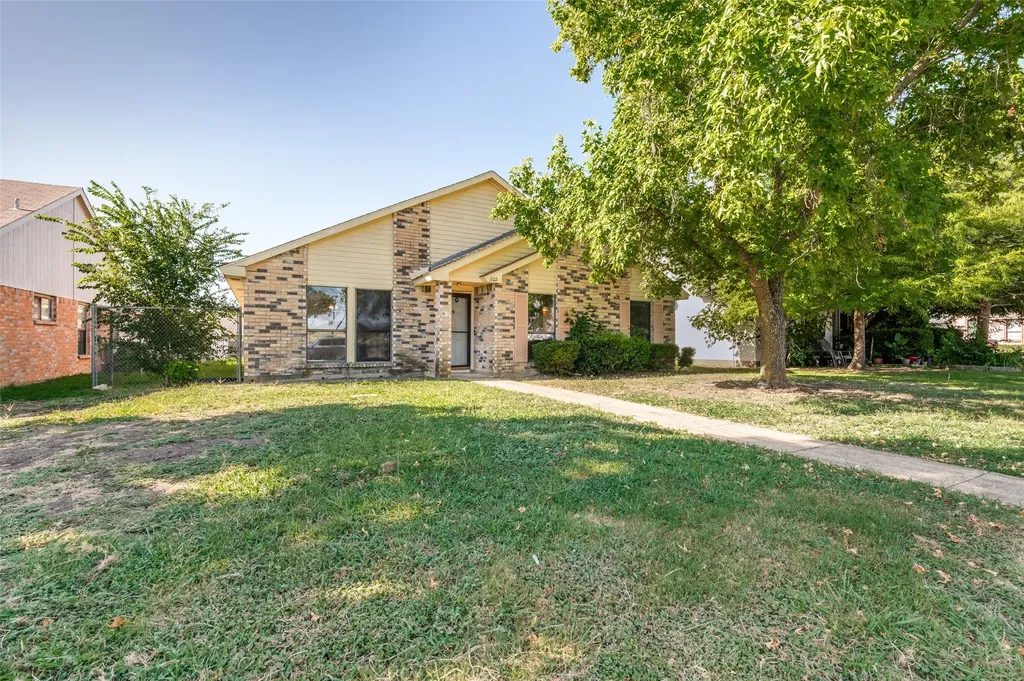 805 Whitney Street Cedar Hill TX 75104