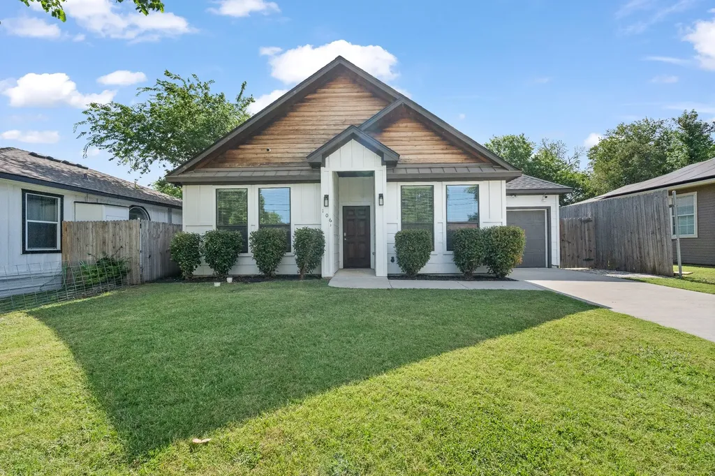 106 1/2 Cook Street Waxahachie TX 75165