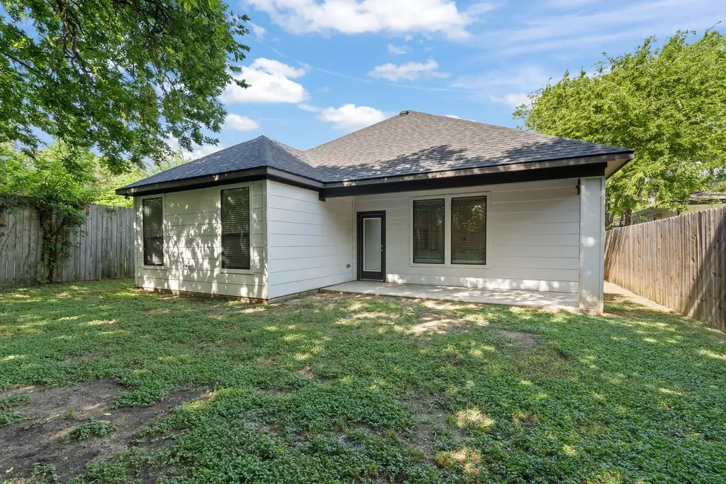 106 1/2 Cook Street Waxahachie TX 75165