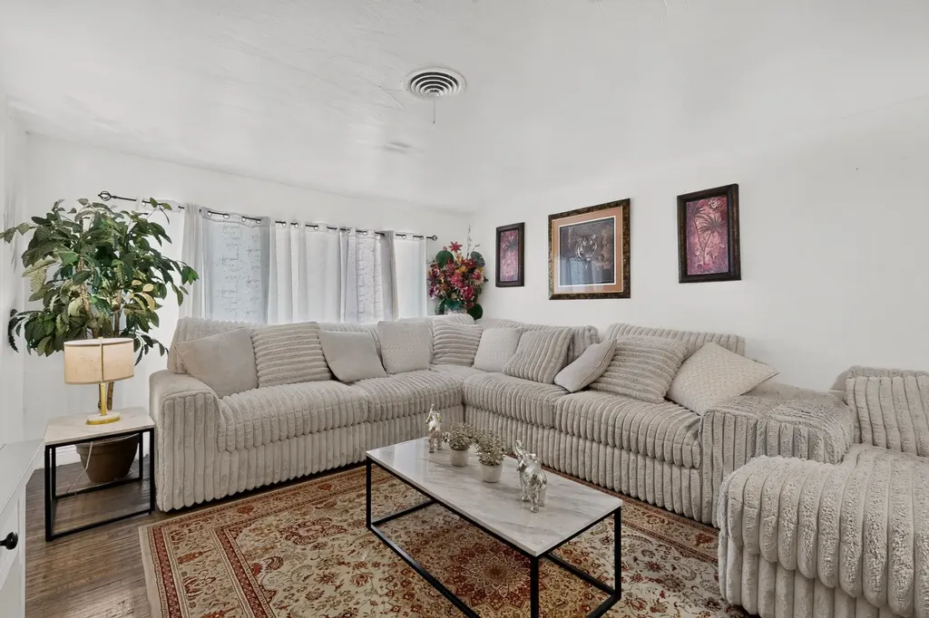 8933 Jennie Lee Lane Dallas TX 75227